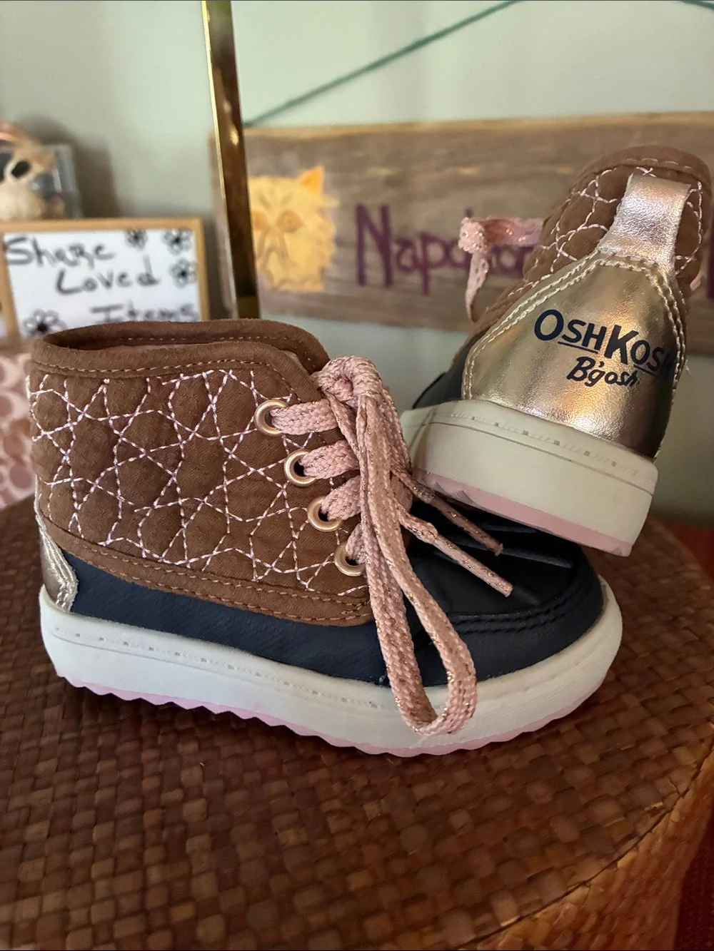 OshKosh B'gosh Duck boots Brown, Pink & Navy Quilted Lace-Up Kids Sneakers - 4
